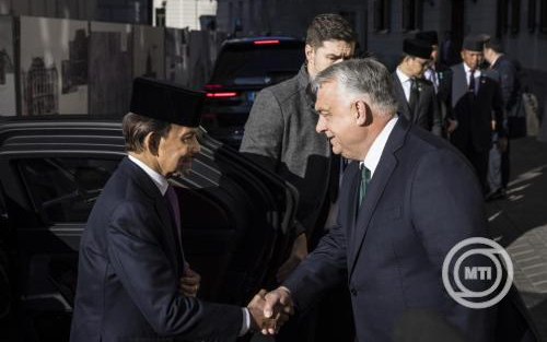 Orbán Viktor hivatalában fogadta Hászánál Bolkiáht, Brunei szultánját