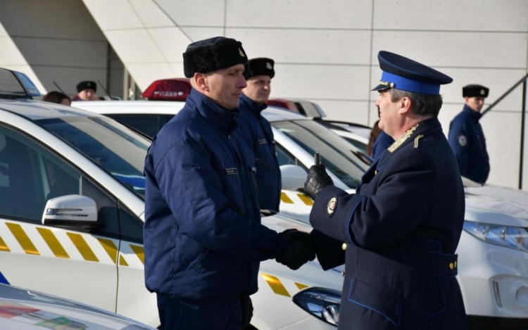 Hatvanhárom új szolgálati autót kapott a megyei rendőrség