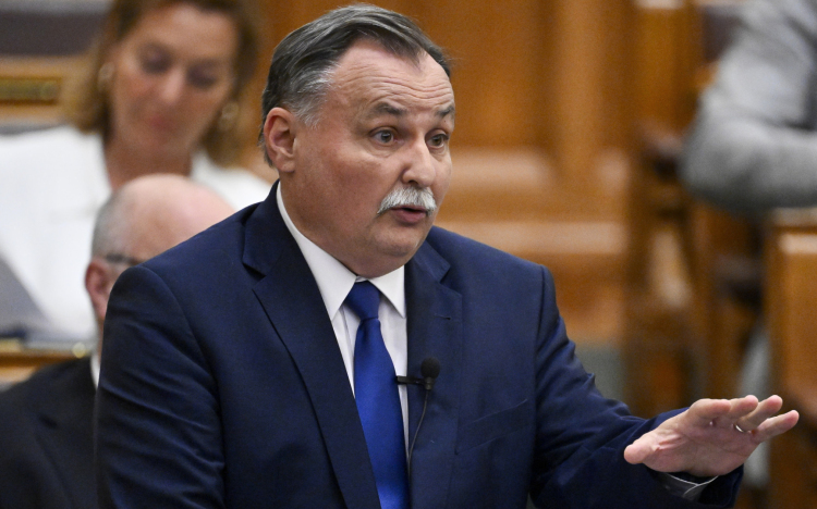 Gajdos László: átfogó országos ellenőrzés indult az akkucégeknél