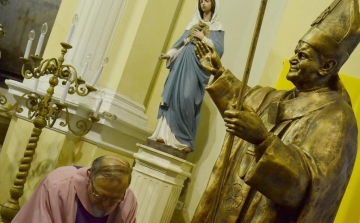 Régóta szerettek volna már szobrot állítani a néhai pápának Szolnokon– az álom teljesült