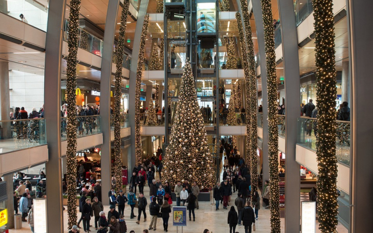 Rekord összeget költhetnek a vásárlók idén decemberben 