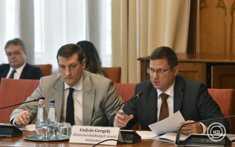 Gulyás Gergely szerint az Európai Bizottság mindent megtesz a jelenlegi kormány eltakarításáért