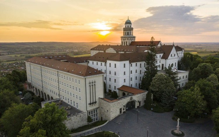 Koncert Plusz címmel indít sorozatot a Pannonhalmi Főapátság