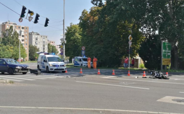 Autó és motoros ütközött a József Attila úti kereszteződésnél