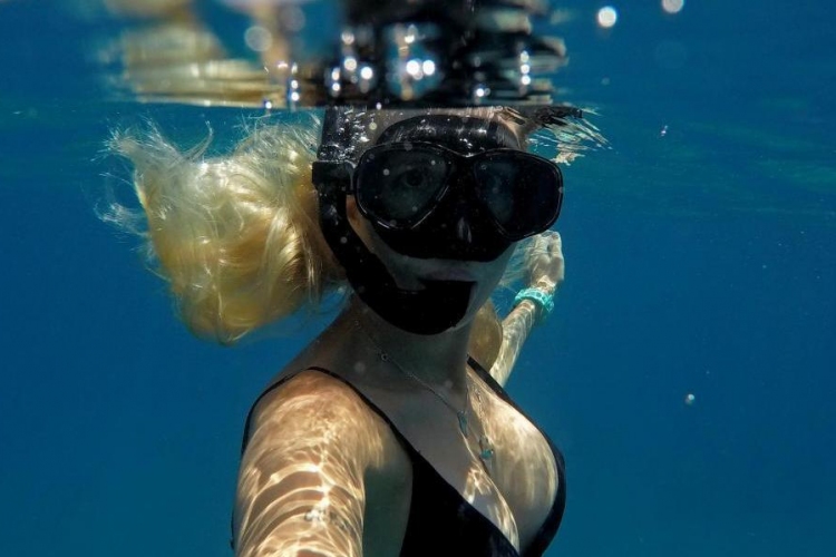 Óceáni hulladékból készít bikiniket két szolnoki lány